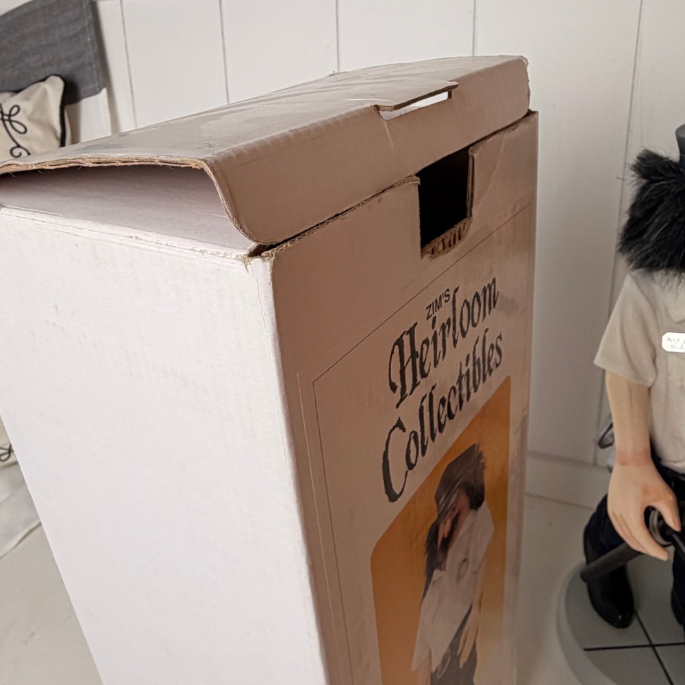 Zim's Flat Foot Police Officer Z02-111 Heirloom Collectibles 2002 13" w/ Box - Picture 4 of 7